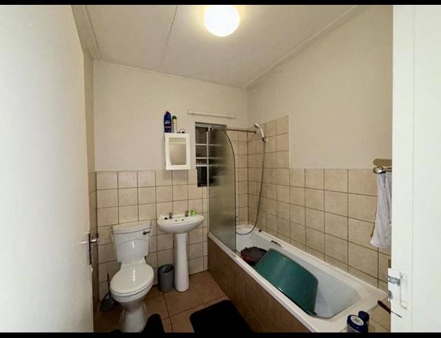 1 BEDROOM APARTMENT FOR SALE IN HALFWAY HOUSE